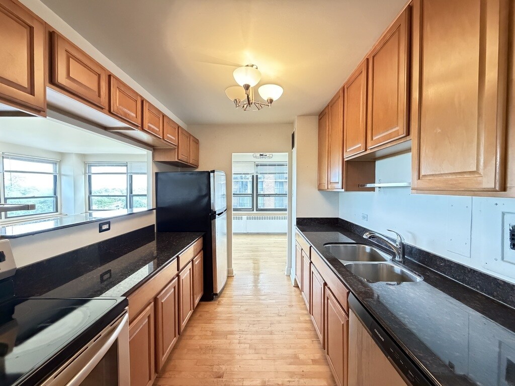 Building Photo - 4180 N Marine Dr