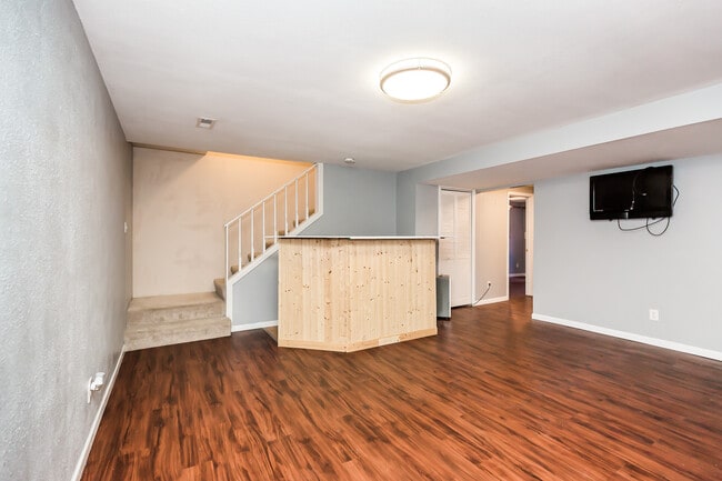 Building Photo - 338 16th St Cir