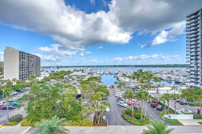 Building Photo - 123 Lakeshore Dr