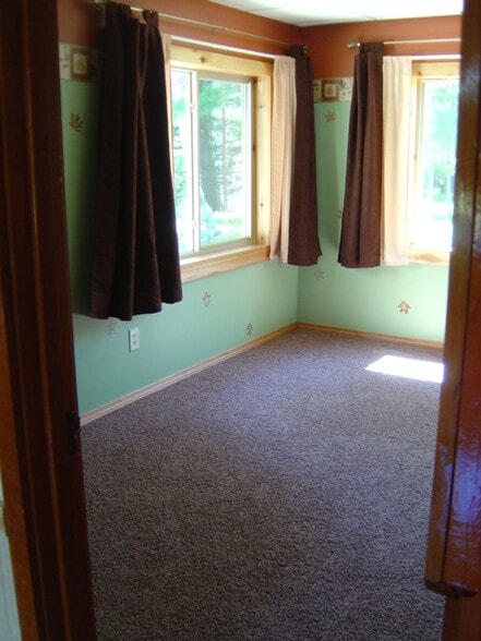 Bed 1 - 1596 Schmidt Rd