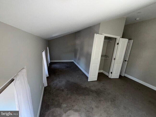 Building Photo - 5543 Ridge Ave