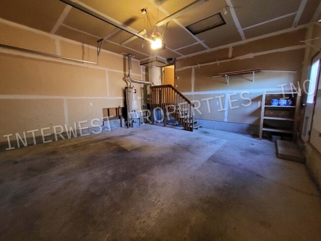 Building Photo - Spacious 3Bd Ba Ranch Style Home With A/C,...