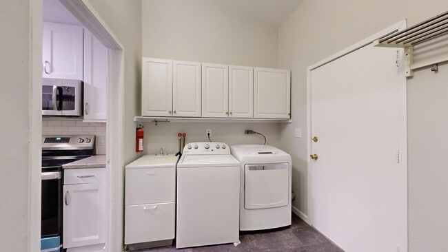 Building Photo - 773 Peninsula Ct
