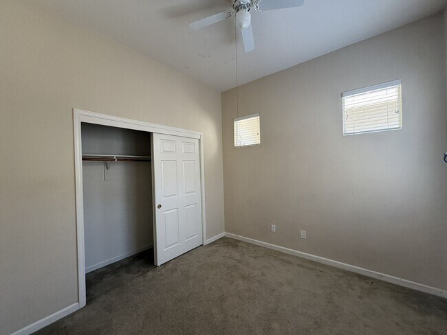 Building Photo - 5637 Lilyview Way