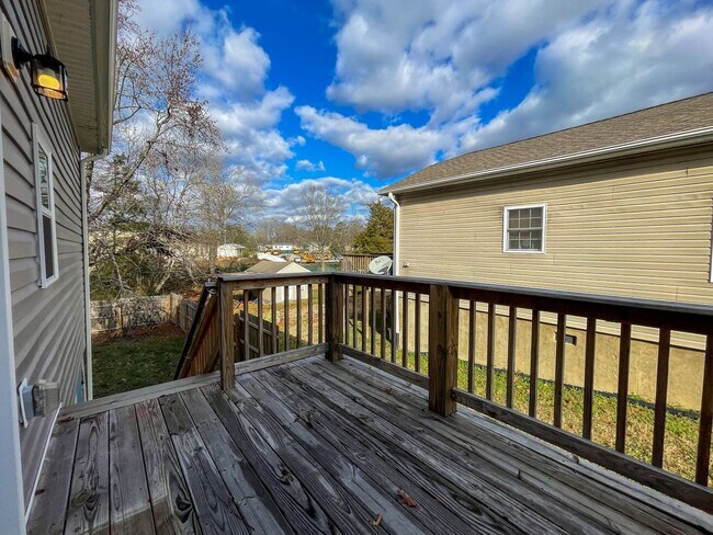 Building Photo - 510 Lakeview Ave, Colonial Heights