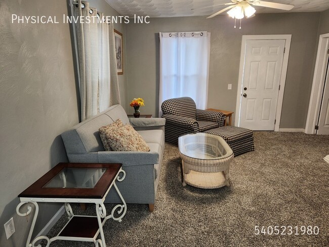 Building Photo - 1 17th St SE