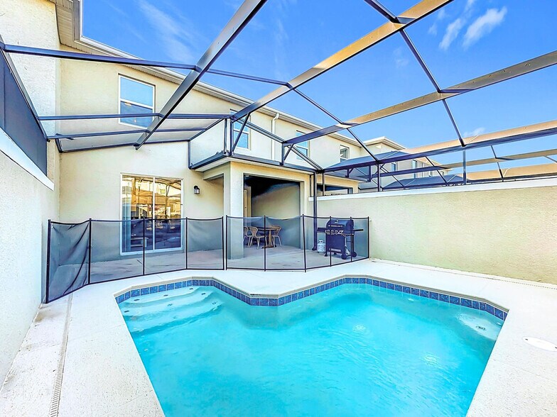 Building Photo - 2701 Scrapbook St