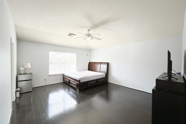 Building Photo - 18311 Olive Leaf Dr