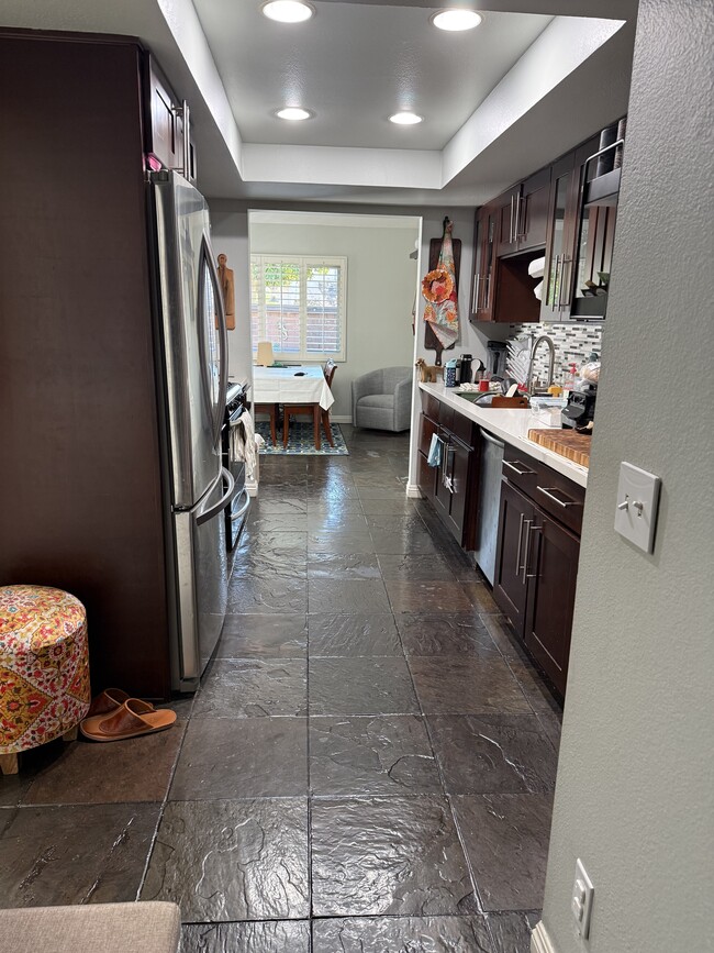 Building Photo - 224 S Marengo Ave