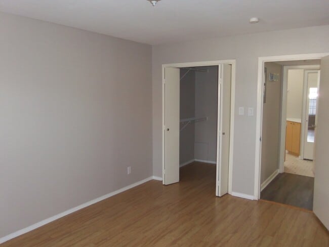 Building Photo - Courtyard Condo located between South 1st ...