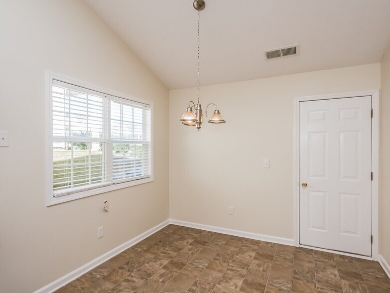 Building Photo - 216 Overlook Dr