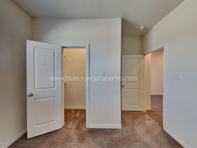 Building Photo - 4925 Woodloch Dr