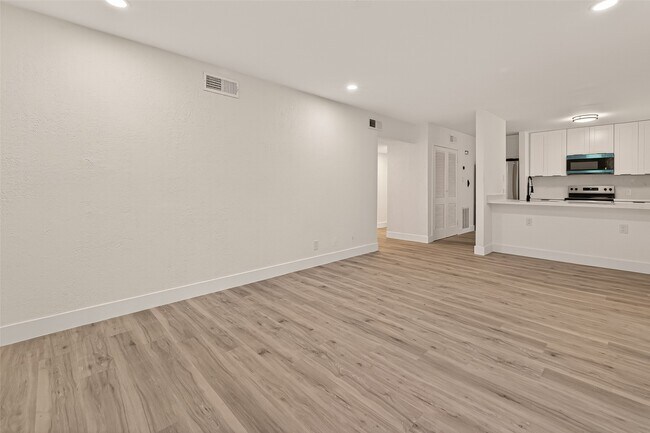 Building Photo - 3300 Yorktown St