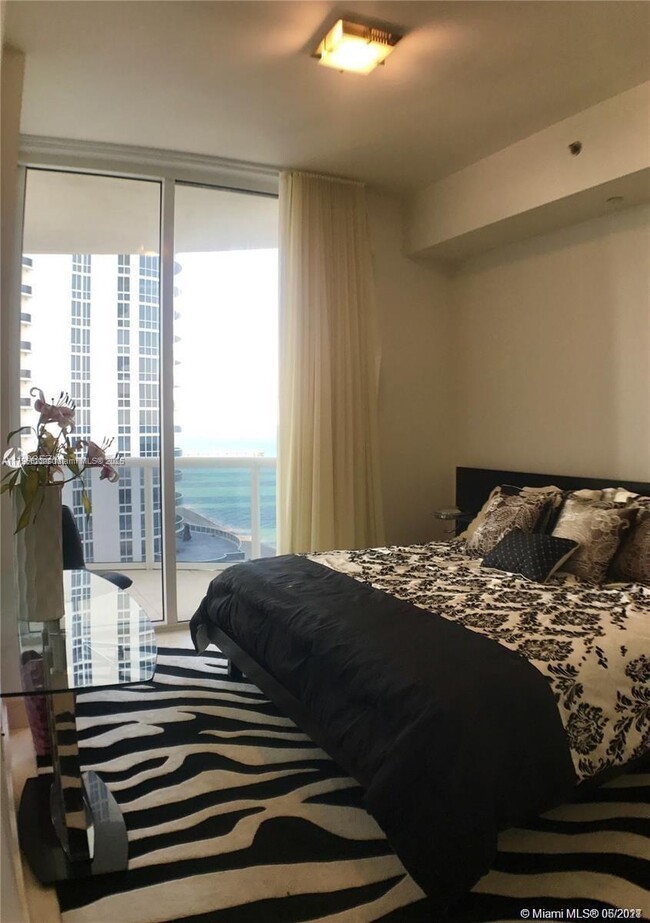 Building Photo - 15901 Collins Ave