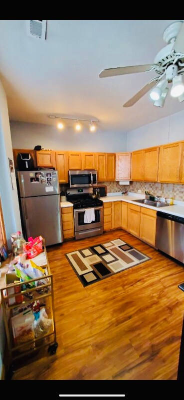 Building Photo - 2118 W Warner Ave