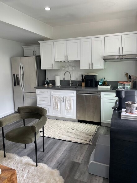 Building Photo - 1102 Centinela Ave