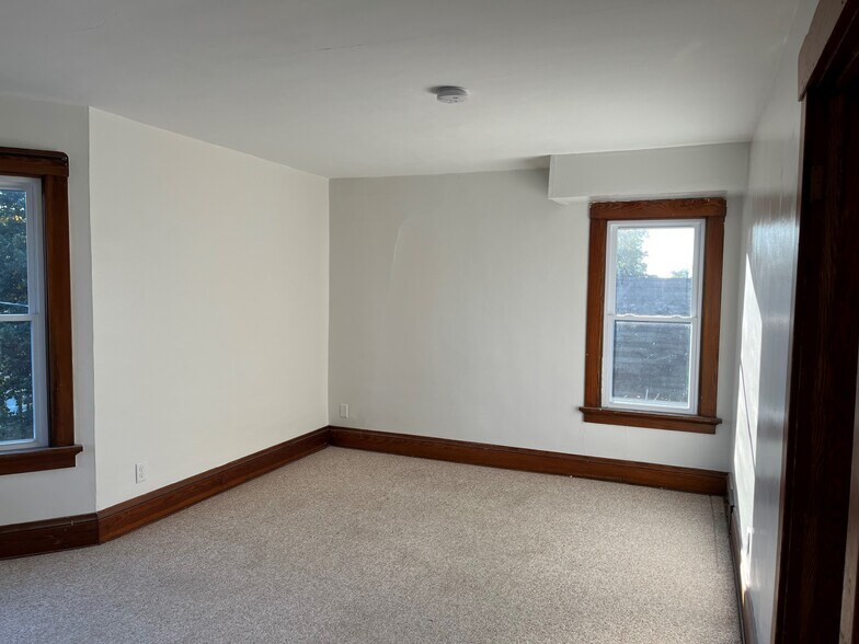 Living Room - 608 E Cady St