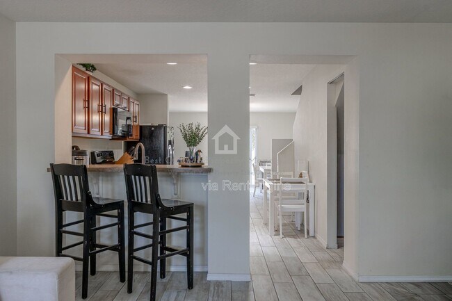 Building Photo - 5095 Dominica Dr