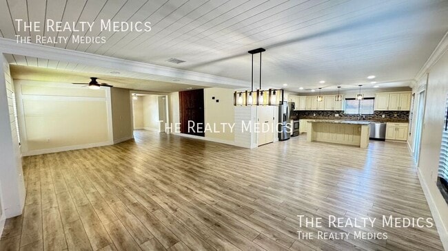 Building Photo - 1040 Elderberry Dr
