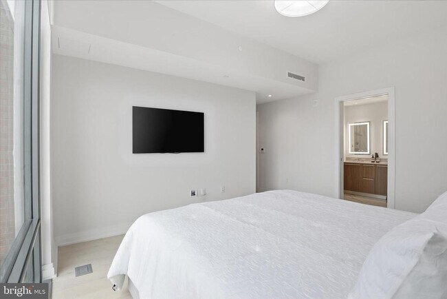 Building Photo - 1201 N Royal St