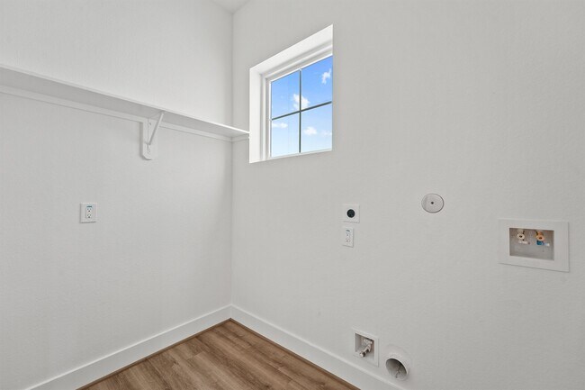 Building Photo - 1517 D Vermont St