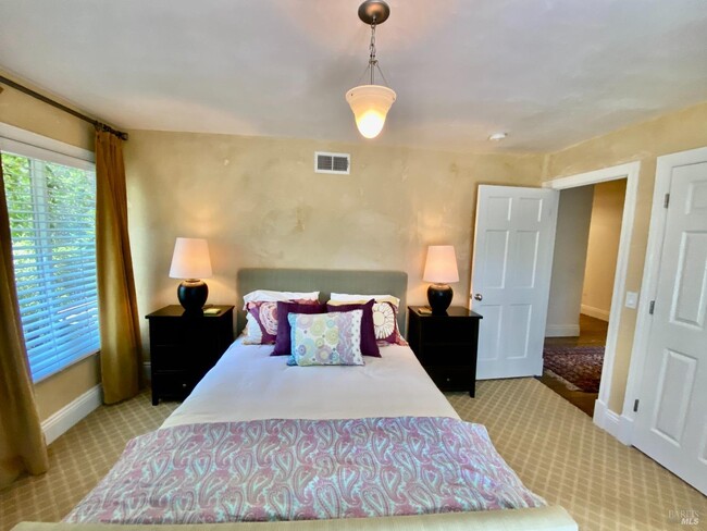 Building Photo - 3594 Silverado Trail N