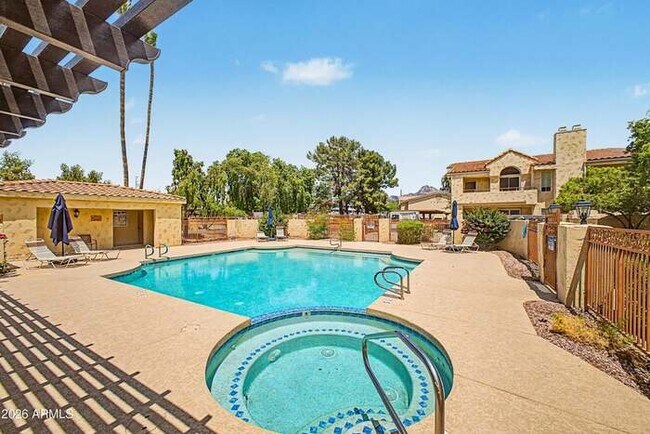 Building Photo - Welcome to this charming 2-bedroom, 2-bath condo in a gated Ventana Condominiums