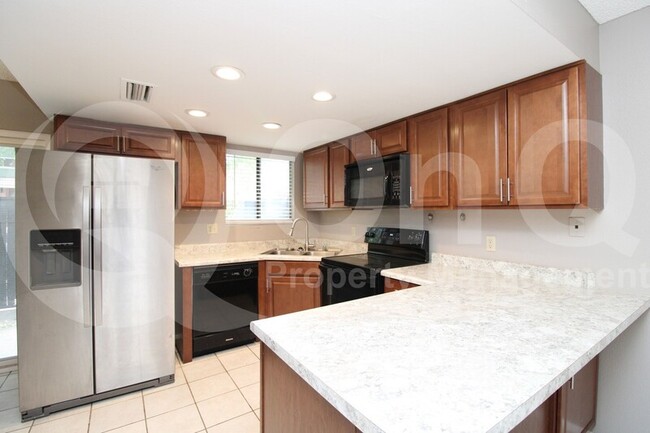 Building Photo - 548 S Wilson St