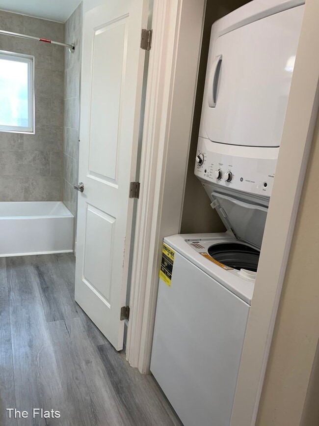 Building Photo - 2280 Latham St