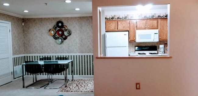 Building Photo - 612 Waterford Dr