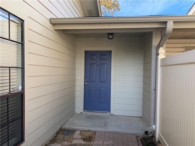 Building Photo - 2501 Longmire Dr