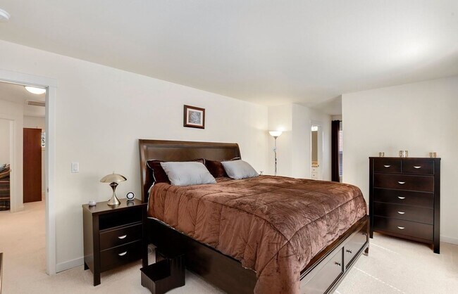 Building Photo - Snoqualmie home for rent - 3 bed, 2.5 bath, spacious loft.