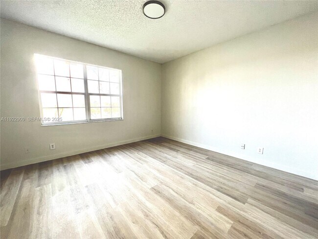 Building Photo - 1816 Salerno Cir