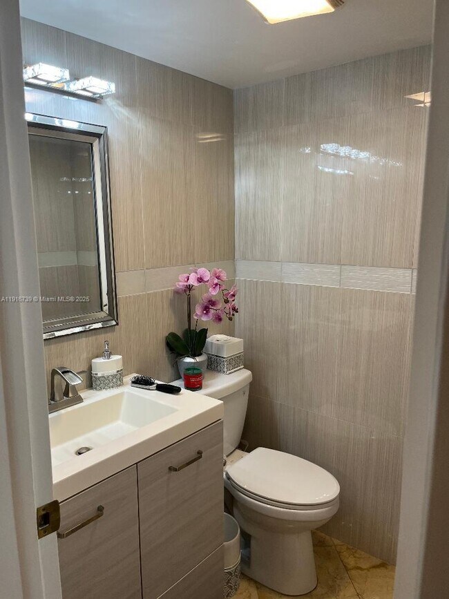 Building Photo - 2301 S Ocean Dr