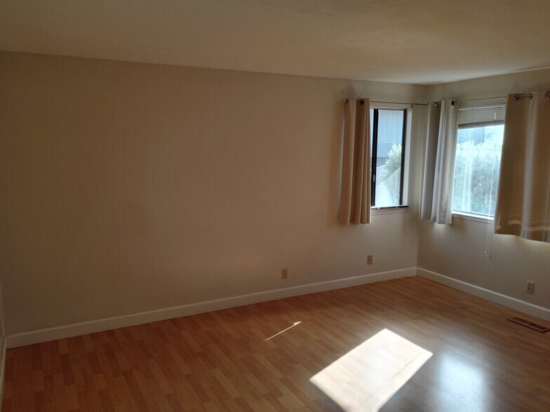 Building Photo - 463 Sea Horse Dr