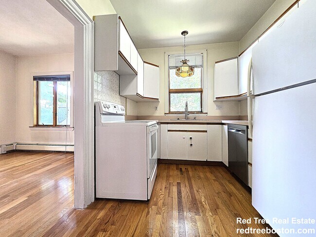 Primary Photo - 20 Willow St