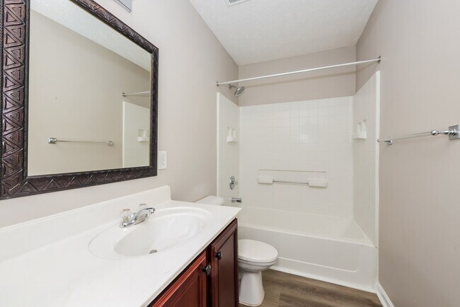 Building Photo - 5823 Roxbury Dr