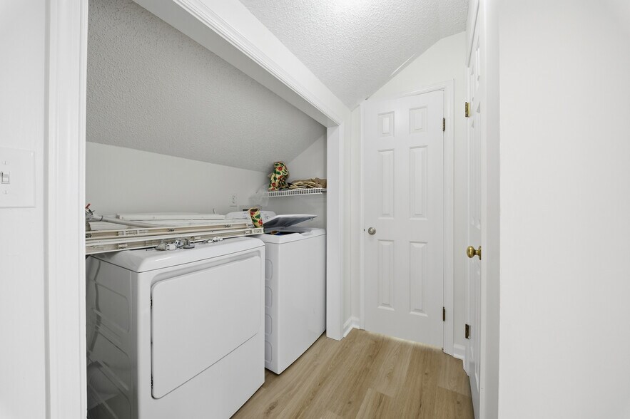 Building Photo - 4732 Brompton Dr