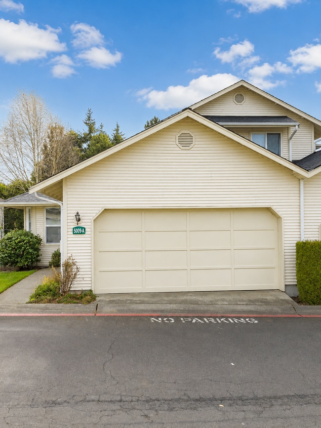 Building Photo - Mukilteo - 3 bdrm, 2 bath Townhome