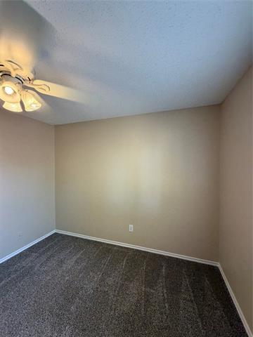 Building Photo - 706 Willow Oak Dr