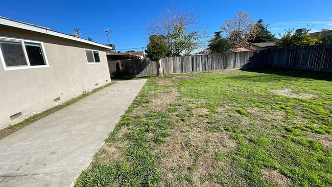 Building Photo - 20 W Gettysburg Ave