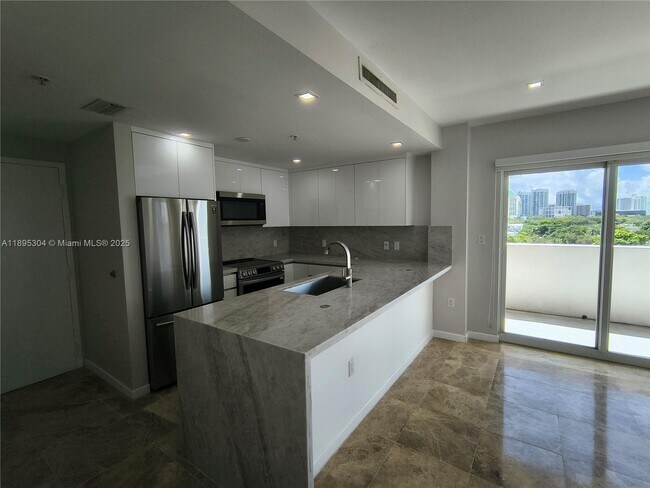 Building Photo - 2740 SW 28th Terrace