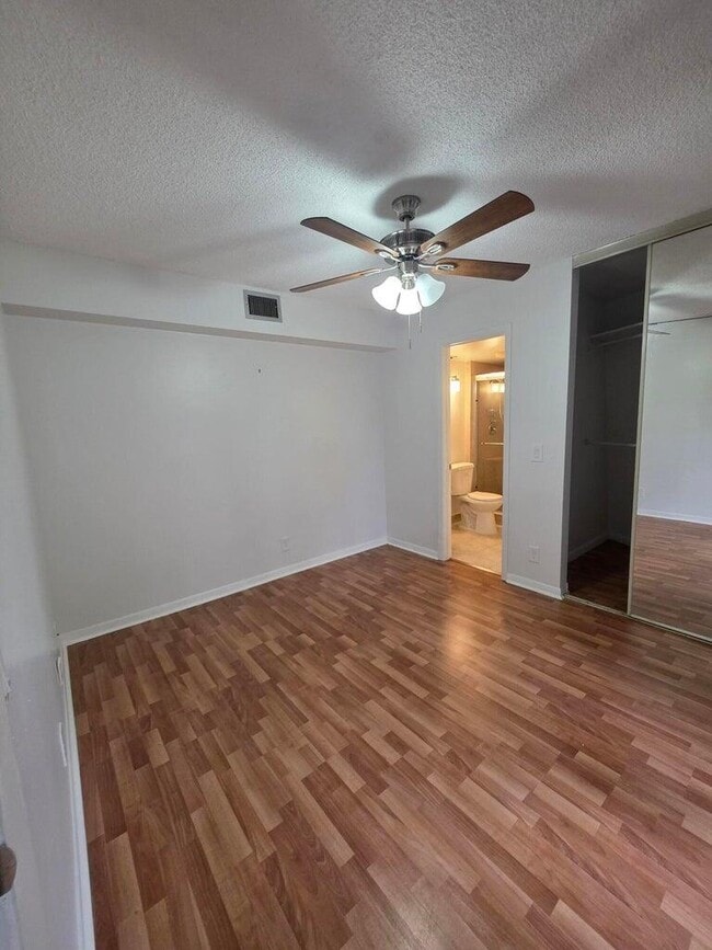 Building Photo - 3909 Victoria Dr