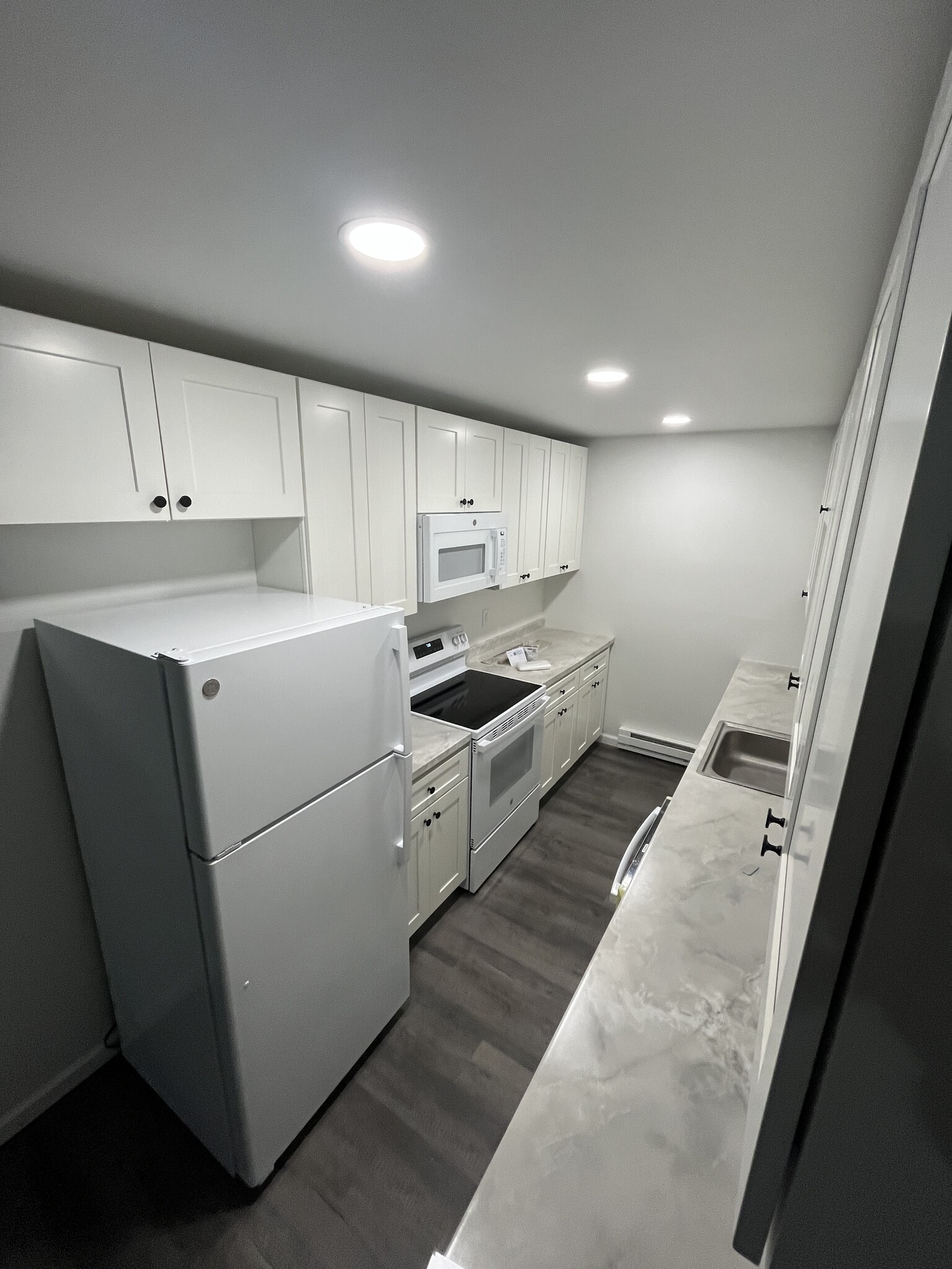 Kitchen - 89 S Lake Ave