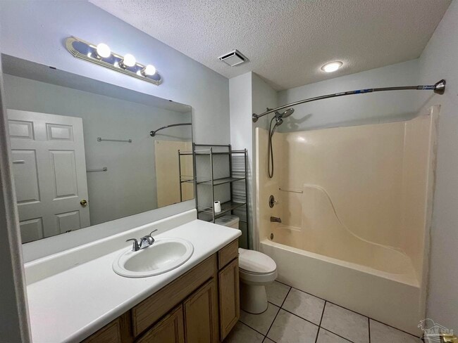 Building Photo - 6204 Silver Oak Dr