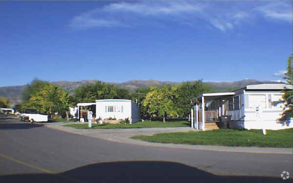 Building Photo - Willow Pines