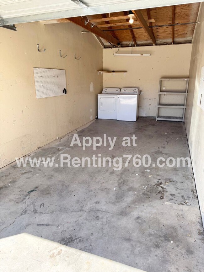 Building Photo - 6455 Linda Lee Dr