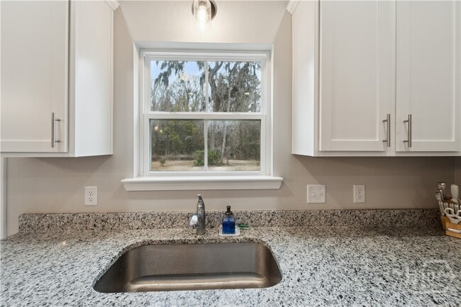 Building Photo - 601 Meloney Dr