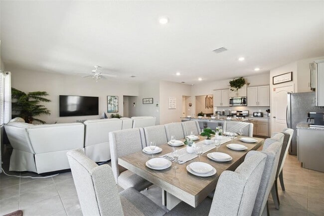 Building Photo - 7704 Oakmoss Loop