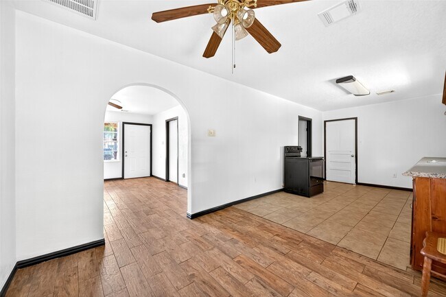 Building Photo - 423 Gammon Dr